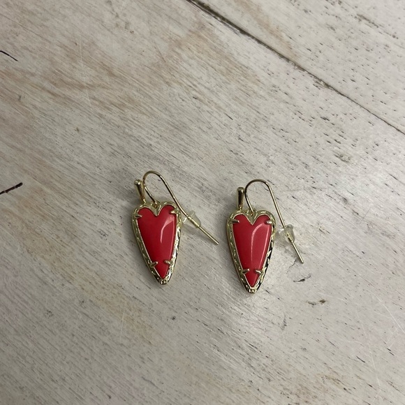 Kendra Scott Aria Drop Heart Earrings Gold with Coral Stone - Picture 2 of 4